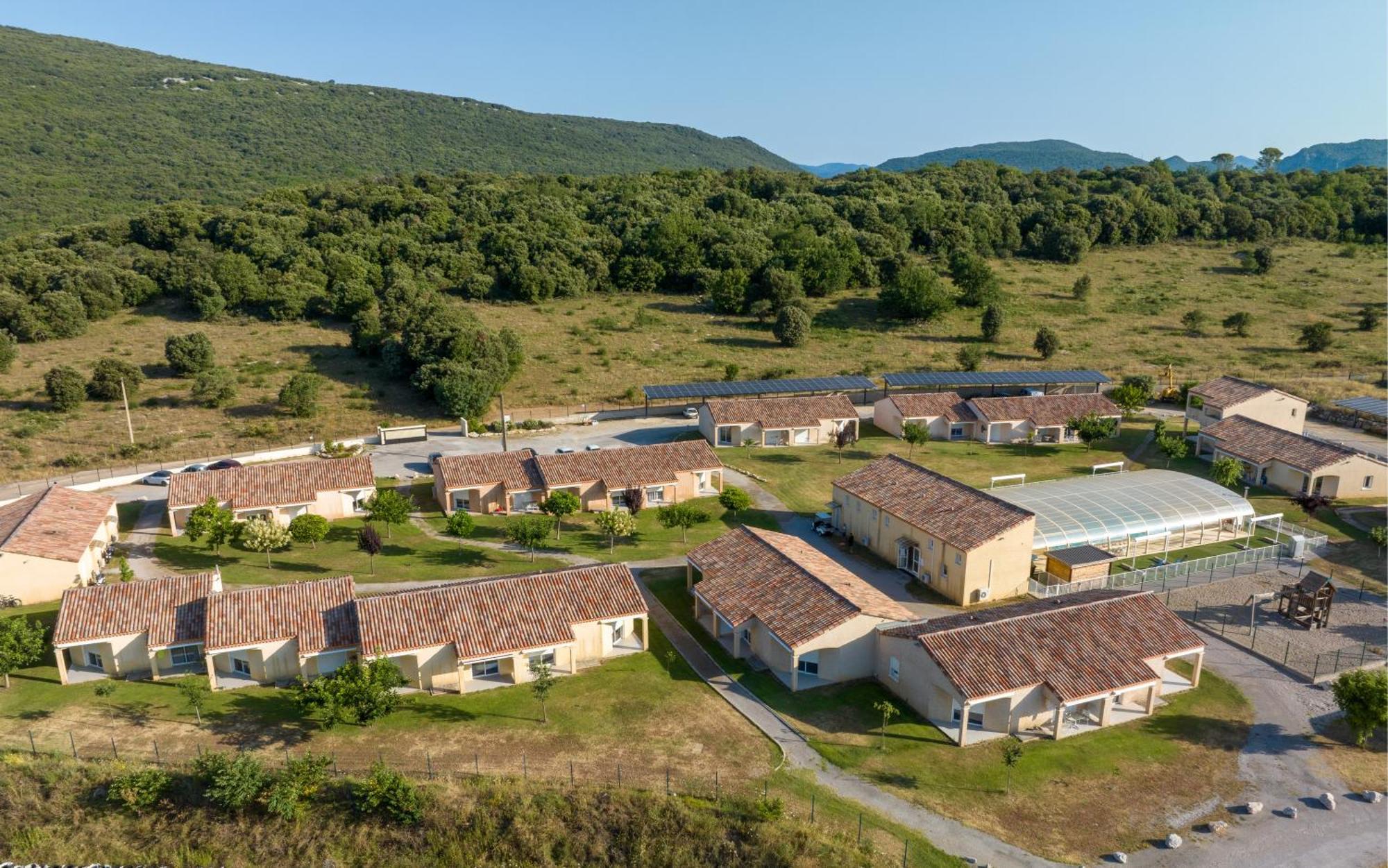 Park&Suites Village Gorges de l'Hérault-Cévennes Brissac Exterior foto
