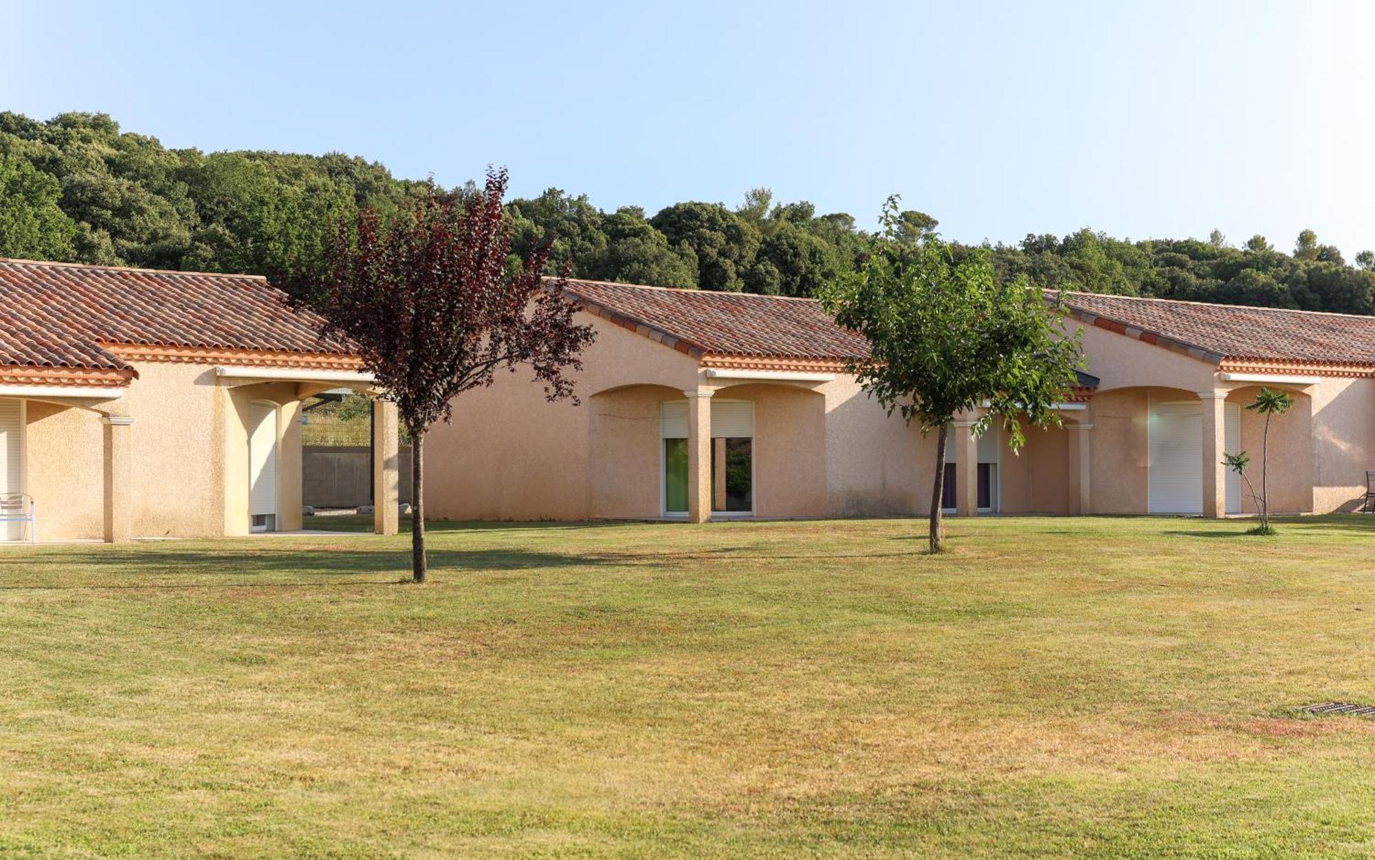 Park&Suites Village Gorges de l'Hérault-Cévennes Brissac Exterior foto