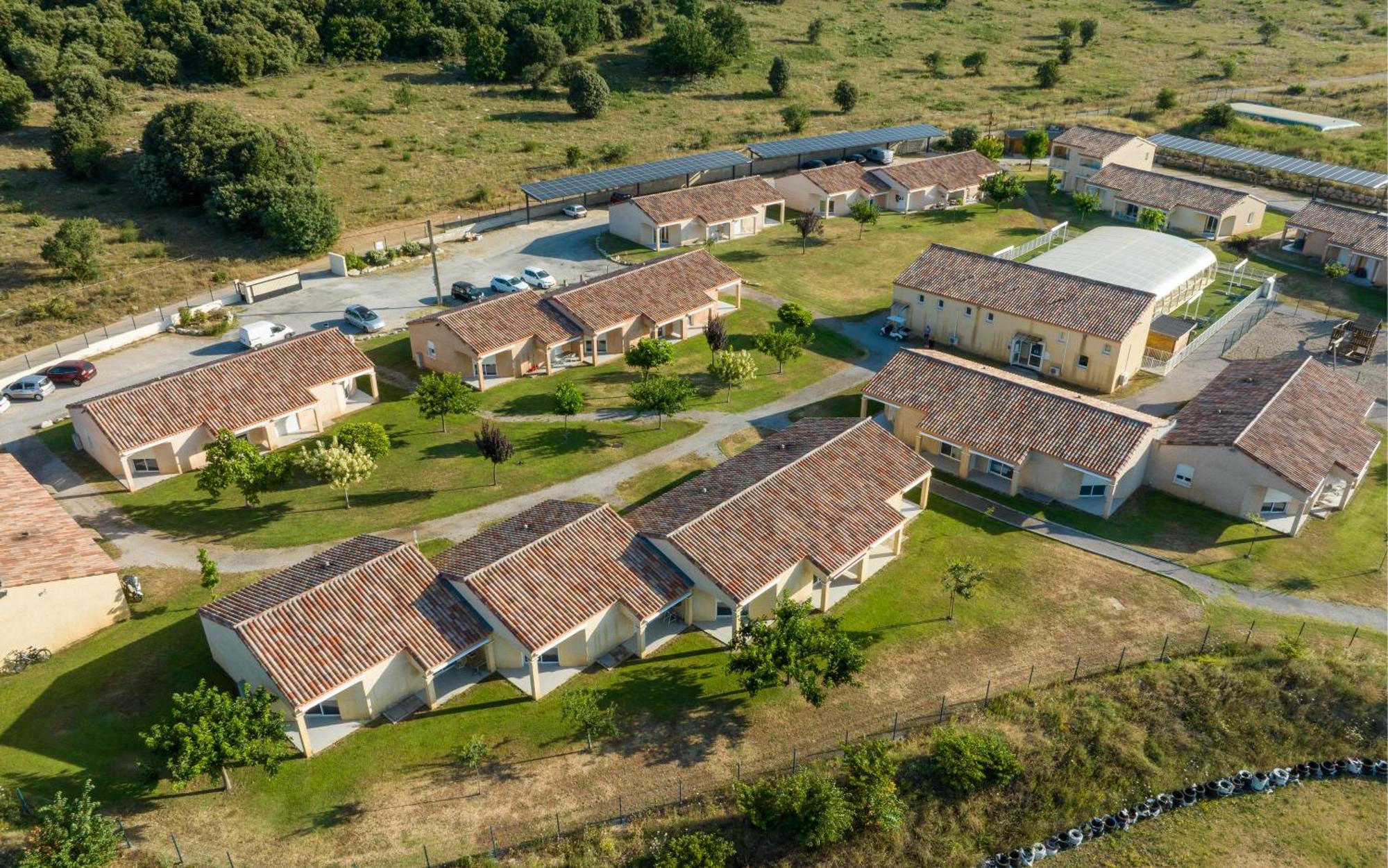 Park&Suites Village Gorges de l'Hérault-Cévennes Brissac Exterior foto
