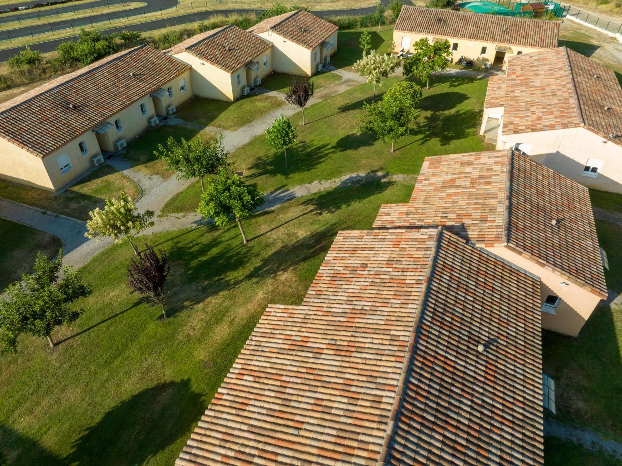 Park&Suites Village Gorges de l'Hérault-Cévennes Brissac Exterior foto